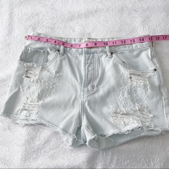 PacSun Mid Rise Light Wash Ripped Jean Shorts - Picture 4 of 13